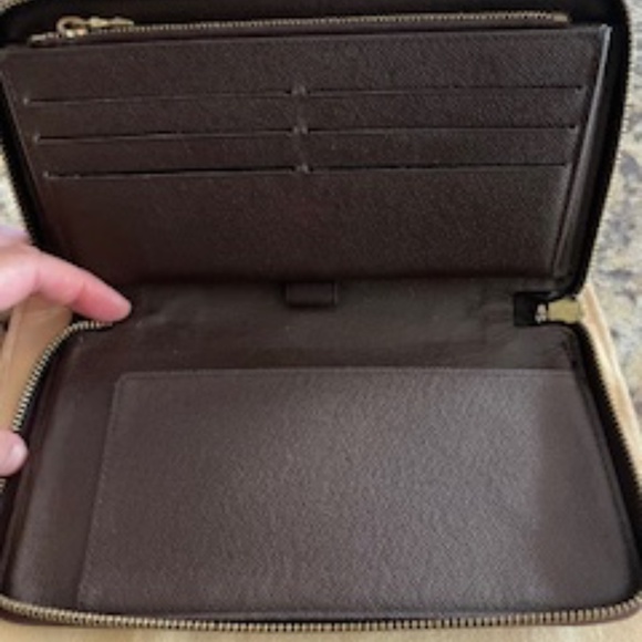 AUTHENTIC Louis Vuitton Zippy Organizer Damier Wallet with dust bag and box - Picture 2 of 13